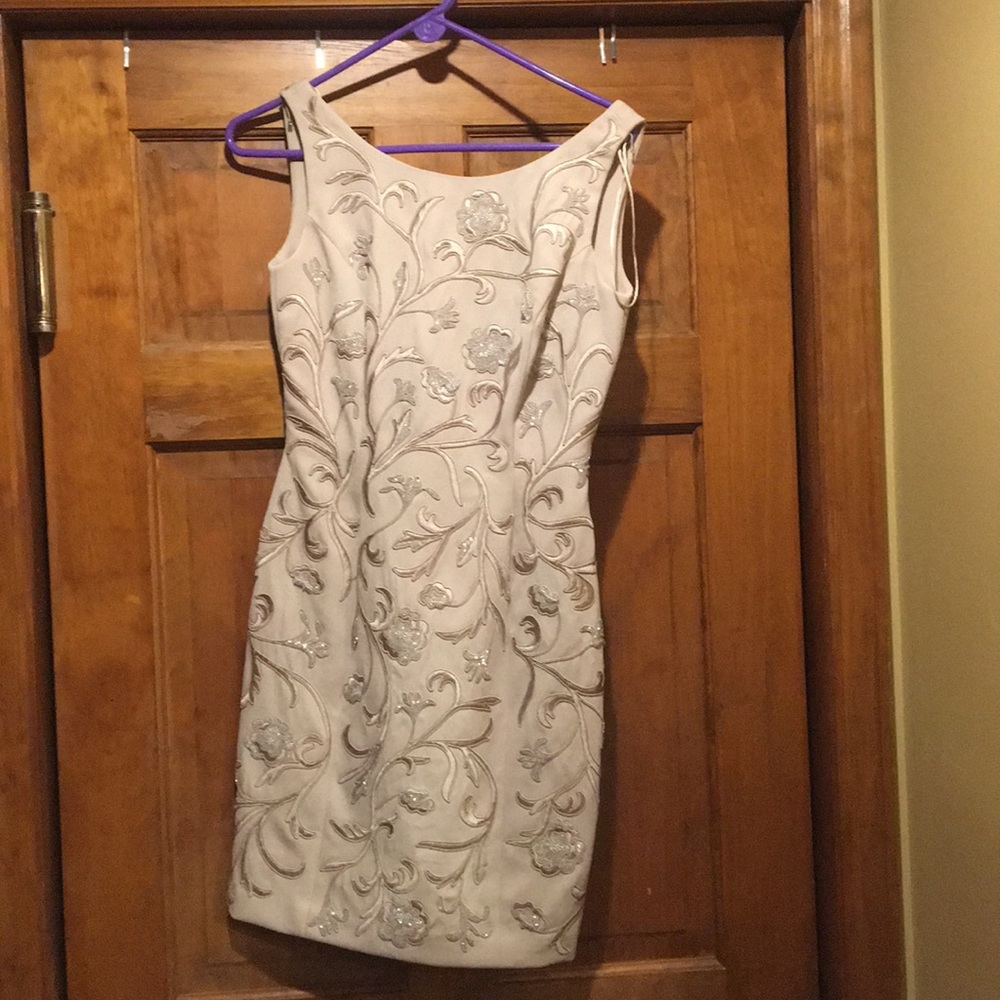 Carmen Marc Valvo cocktail dress size 6